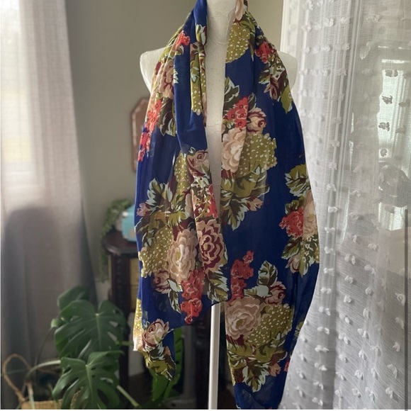 Artisan Floral Scarf - Picture 4 of 4